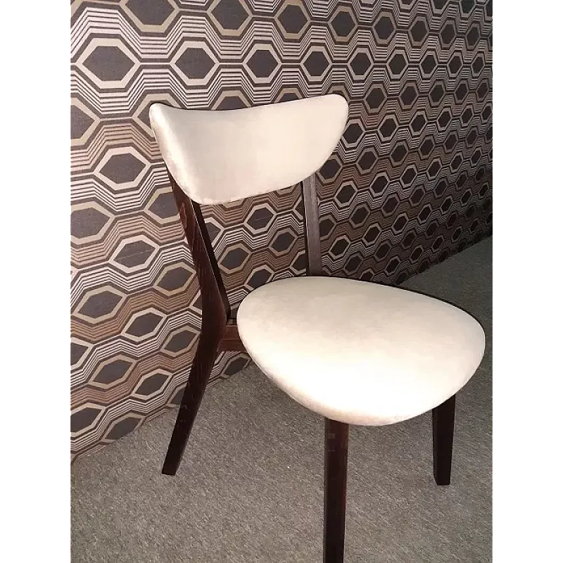 Scaun Elegance Beige - Structura Lemn, Șezut Și Spătar Din Catifea De Înaltă Calitate, 650G/ Mp , Rezistent La Apă - Studiocasa.ro