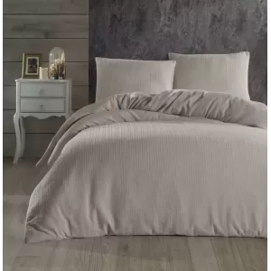 Lenjerie pat dublu Krep Jacquard Beige Studio Casa, 100% Bumbac ranforce Jacquard creponat, Cearceaf pilota 200 x 220 cm, Cearceaf pat 240 x 260 cm, 2 fete de perna 50 x 70 cm, Beige