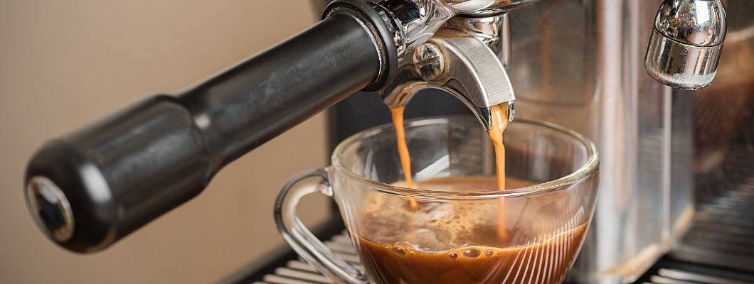 Inovație și Gust Desăvârșit: Aparatele de Cafea cu Pompă în Detaliu