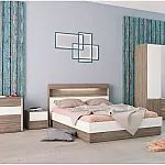 Dormitor set: Pat 169.5x213x101 cm, Dulap cu oglinda si LED 200x53x211 cm, Noptiere 45x36x41 cm, Comoda 70x46x74 cm, Culoare stejar - alb - Studiocasa.ro