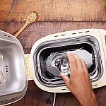 Masina de facut paine Studio Casa, Old Bakery, 800 W, 12 programe, Program Gluten free, Program pentru gemuri,1250 g, Afisaj LCD, Crem - Studiocasa.ro