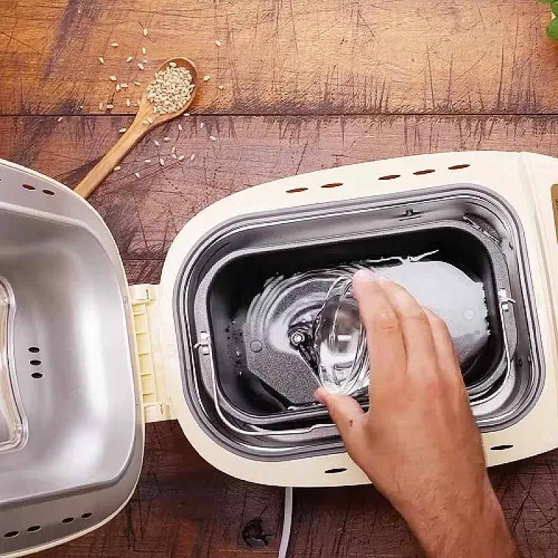 Masina de facut paine Studio Casa, Old Bakery, 800 W, 12 programe, Program Gluten free, Program pentru gemuri,1250 g, Afisaj LCD, Crem - Studiocasa.ro