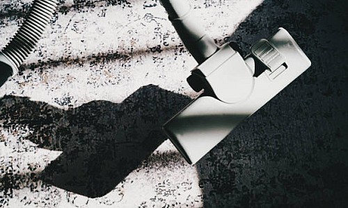 Secretul unei gospodării impecabile și sănătoase cu aspiratorul care poate spăla și covoarele