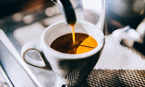 Rețete de cafea în funcție de anotimp: cafea de vară, cafea de toamnă, cafea de iarnă și cafea de primăvară. Aparate de cafea necesare
