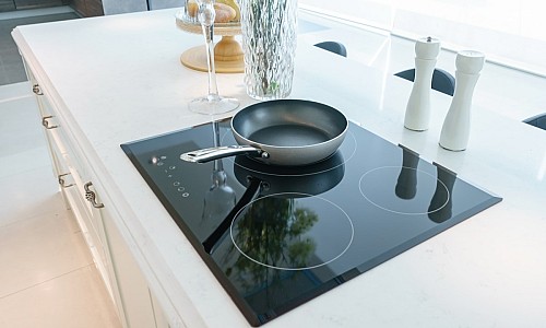 Plită vitroceramică sau cu inducție? - Avantaje și dezavantaje + Tabel comparativ