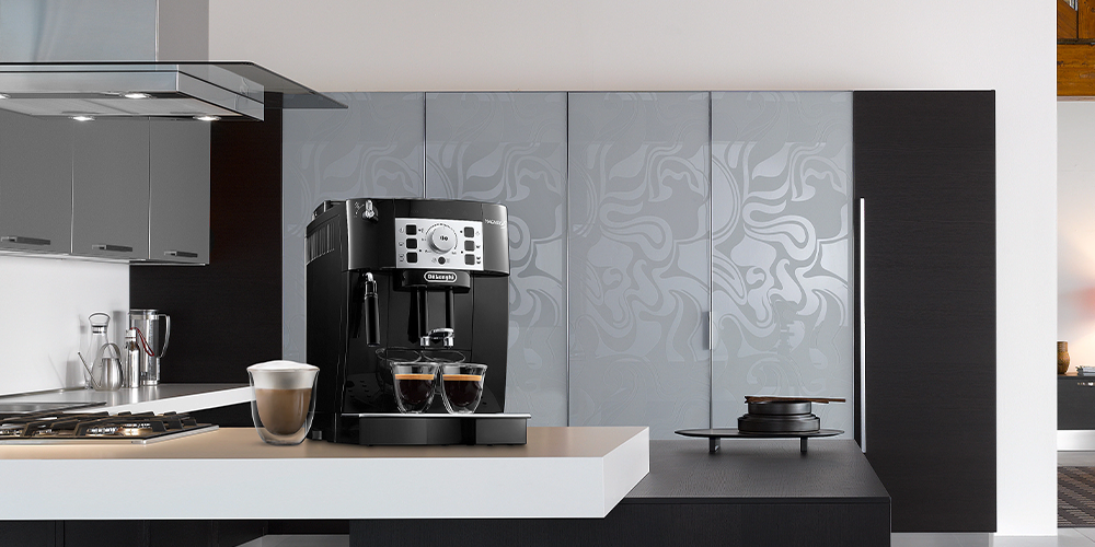 ambient espressor Delonghi Magnifica cu sistem manual de spumare lapte