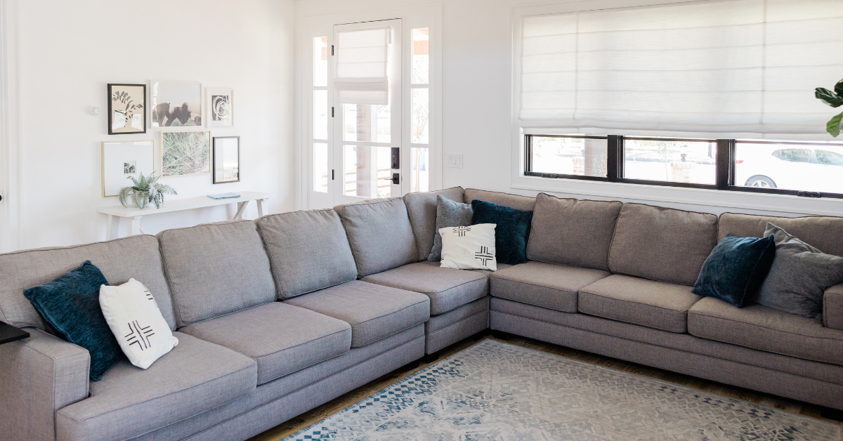 coltar mare living spațios
